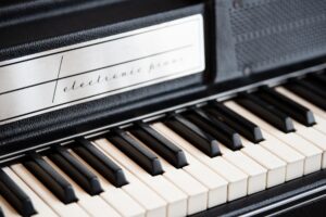 鍵盤楽器の種類と特徴、キーボードと電子ピアノの違いについて解説