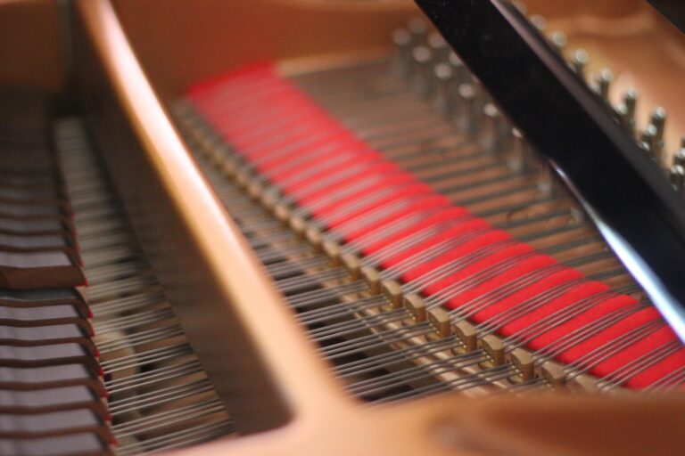ピアノの鍵盤と外装、美しさを保つための基本ケア